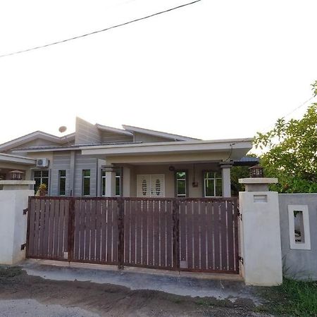 Auni Homestay Kuala Terengganu Eksteriør bilde