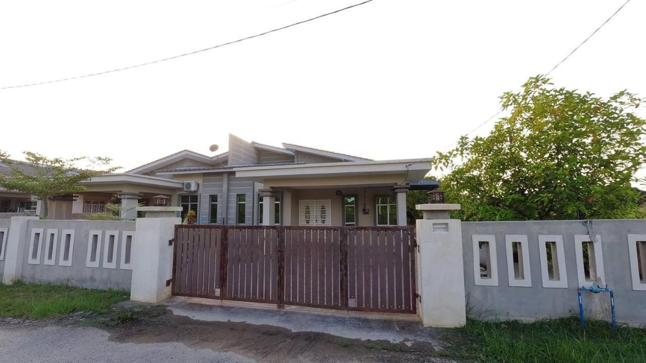 Auni Homestay Kuala Terengganu Eksteriør bilde